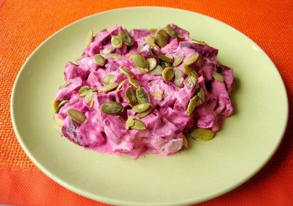 Beetroot salad with pumpkin seeds before prostatitis